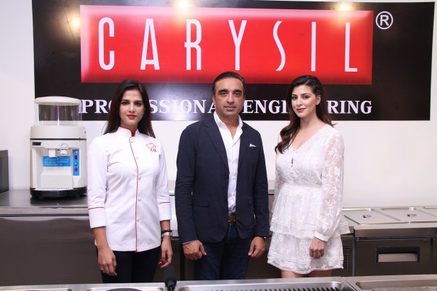 (L-R) - Chef Shipra Khanna, Chairman &amp; MD, Acrysil Group, Mr Chirag Parekh and Host Karishma Kotak at the Carysil Professional Kitchen Gallery in Mumbai_3