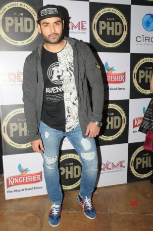 celebs-at-the-launch-of-new-club-PHD-pure-house-distillery--gallery-31