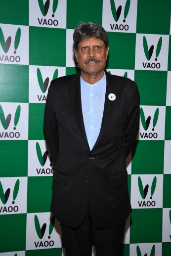 2. Kapil Dev during the launch of VAOO in Mumbai  DSC_3853.JPG